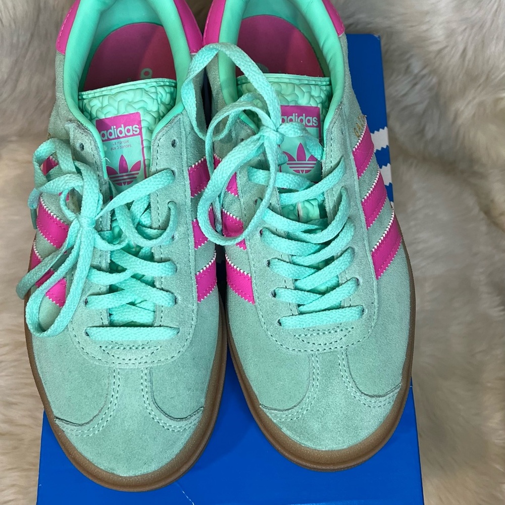 Adidas Teal and Pink Casual Sneakers